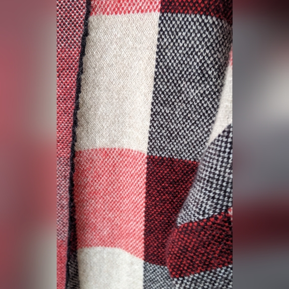 Joseph A Cozy Women's Plaid Open-front Cardigan. - Picture 6 of 6